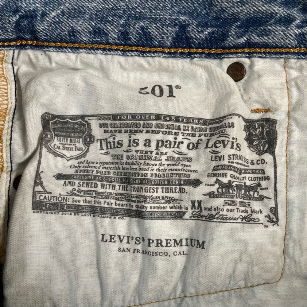 Women's LEVIS Premium Indigo Blue Distressed DENIM Faded CUT OFF Jean SHORTS 27 - Picture 6 of 7